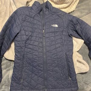 Woman’s navy blue north face